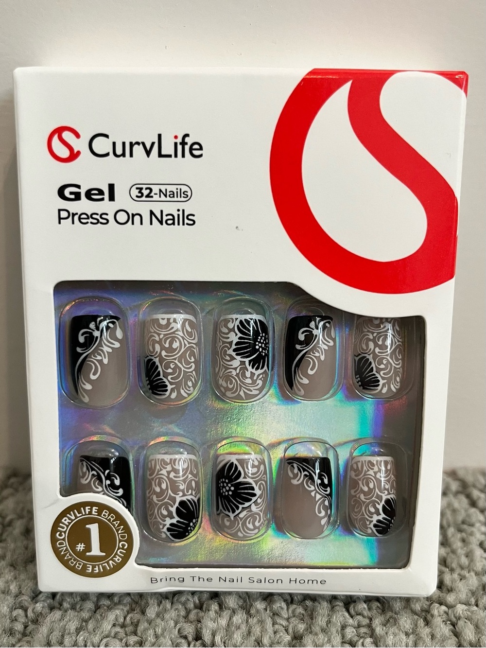 🩷 Gel Press-On Nails in Black and Beige Floral